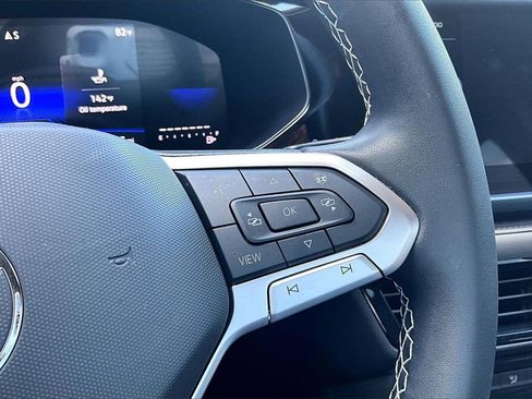 Certified 2024 Volkswagen Taos SE image 24