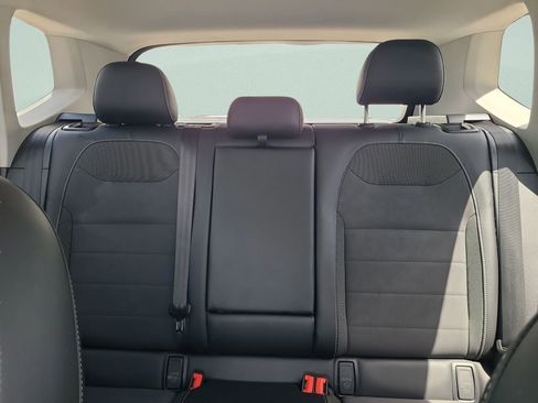 Used 2022 Volkswagen Taos SE image 33