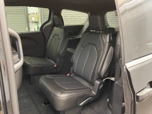 New 2027 Chrysler Pacifica Select AWD/4WD image 15