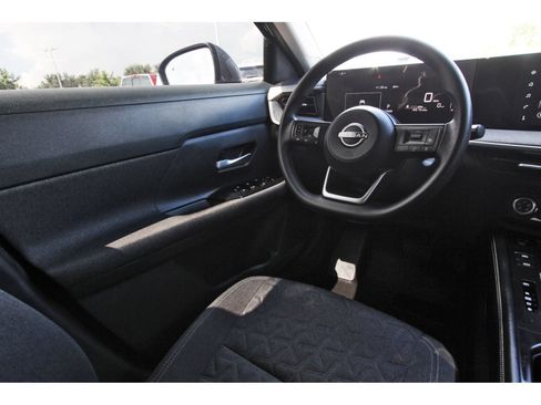 Certified 2025 Nissan Kicks SV AWD/4WD image 11