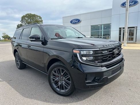 New 2025 Ford Expedition Platinum w/ Stealth Performance Package image 3