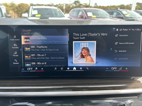 Used 2024 BMW X7 xDrive40i w/ Premium Package image 32