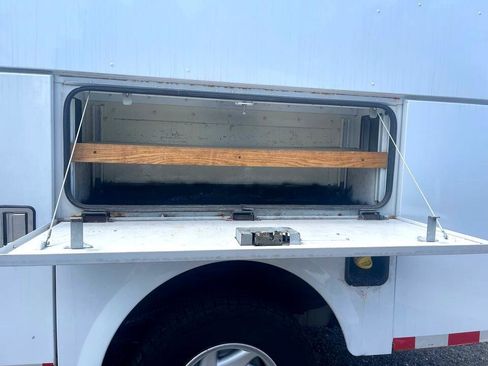 Used 2010 Ford E-350 and Econoline 350 Super Duty image 7