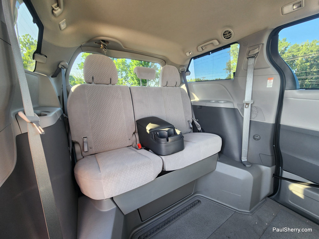 Used 2020 Toyota Sienna LE FWD image 28