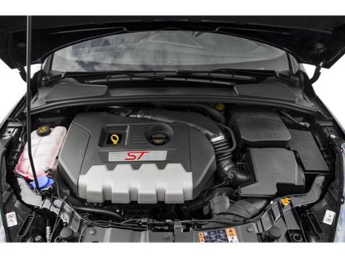 Used 2018 Ford Focus ST w/ Equipment Group 402A FWD image 13
