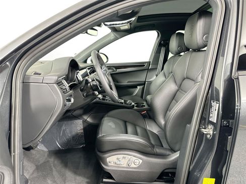 Used 2026 Porsche Macan Turbo AWD/4WD image 5
