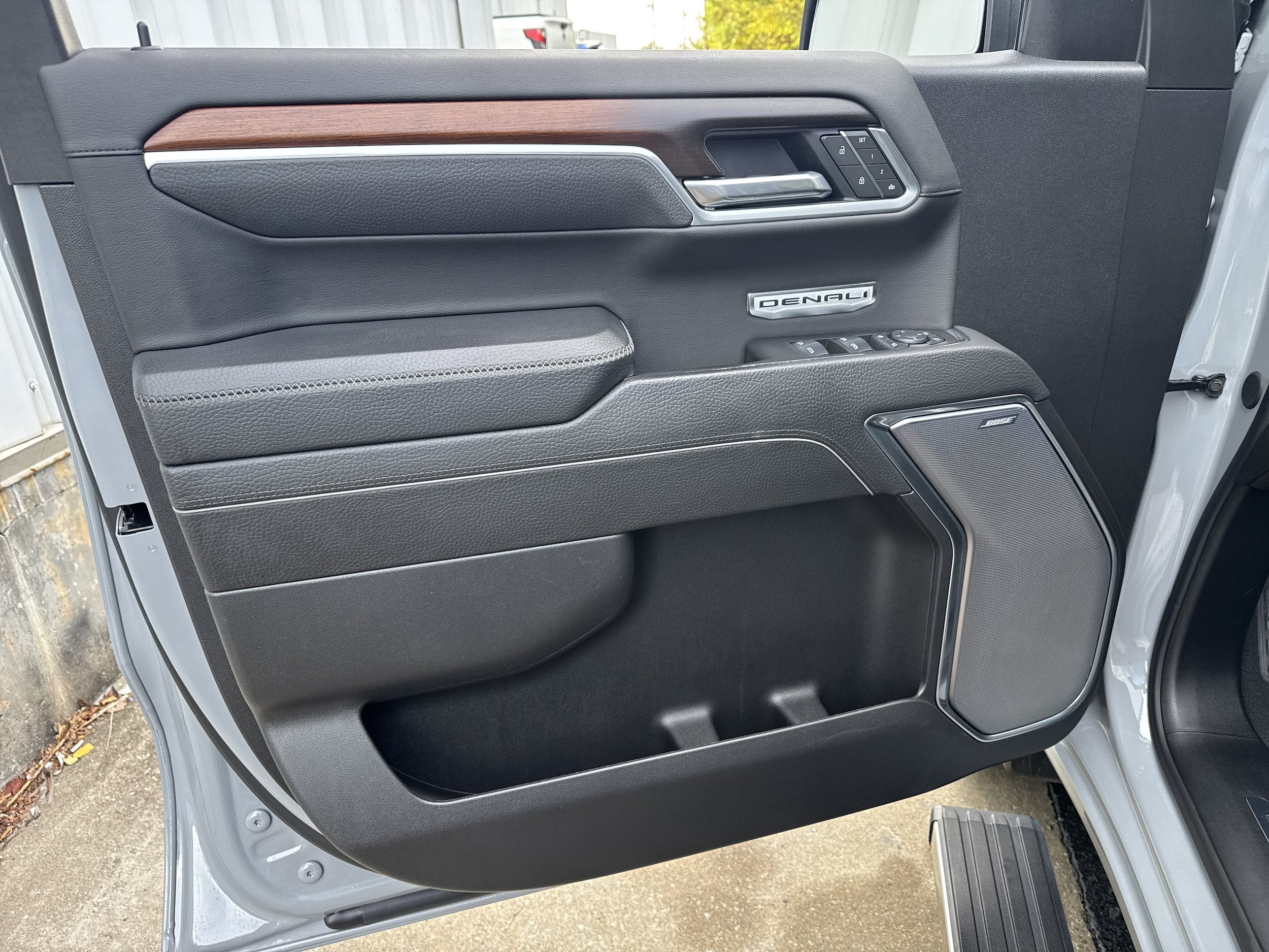 Used 2025 GMC Sierra 1500 Denali AWD/4WD image 9