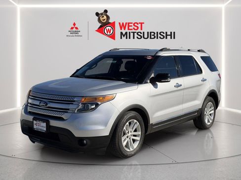 Used 2013 Ford Explorer XLT image 2
