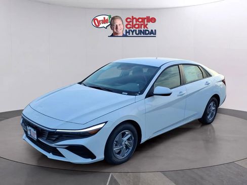 New 2026 Hyundai Elantra SE FWD image 1