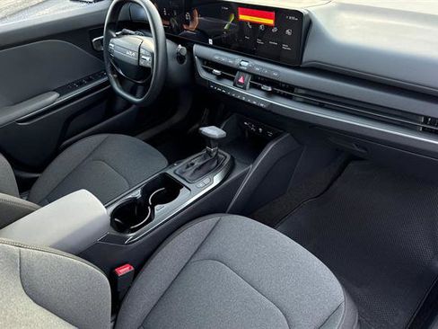New 2025 Kia K4 LXS image 17