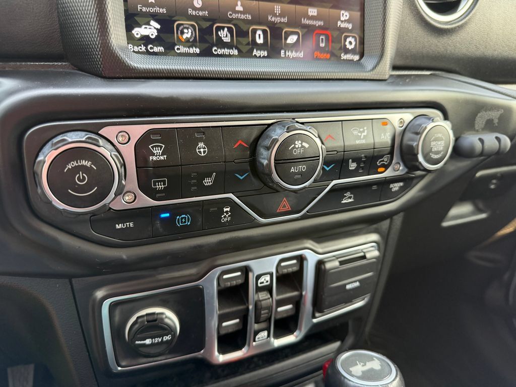 Used 2021 Jeep Wrangler Unlimited Sahara w/ Cold Weather Group AWD/4WD image 31