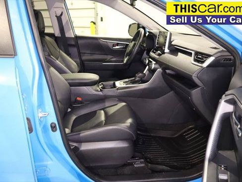 Used 2019 Toyota RAV4 XLE Premium FWD image 30