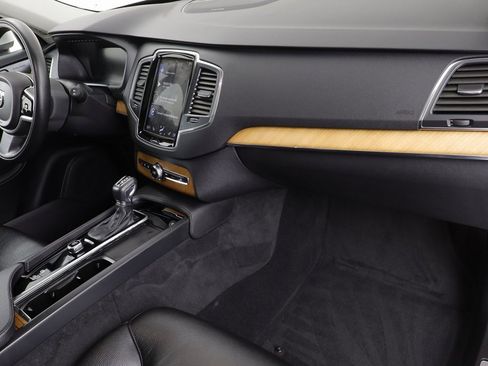 Used 2022 Volvo XC90 T6 Momentum w/ Climate Package image 22