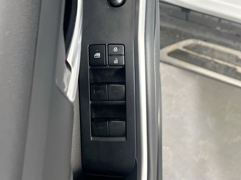 Used 2021 Toyota Highlander XSE image 17