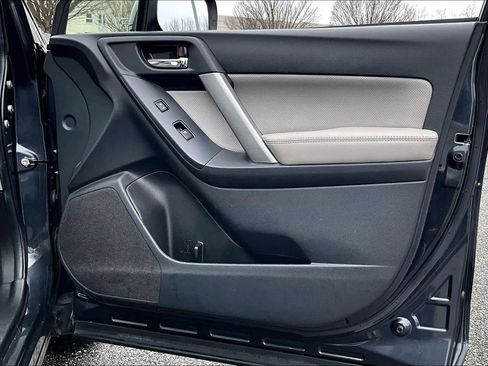 Used 2014 Subaru Forester 2.5i Limited image 23