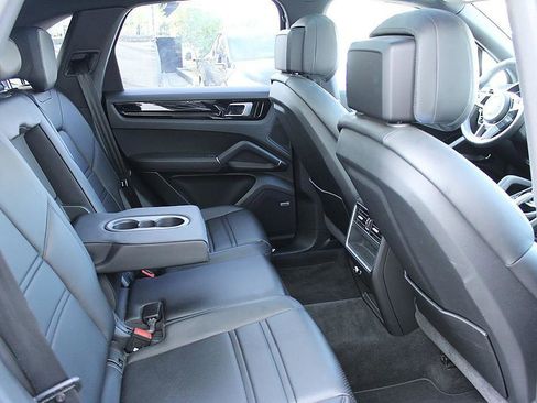 Used 2019 Porsche Cayenne image 26