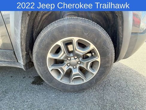 Used 2022 Jeep Cherokee Trailhawk w/ Sound & Nav Group AWD/4WD image 14