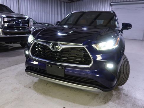 Used 2024 Toyota Highlander Platinum image 46