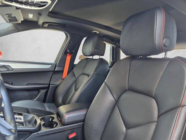 Used 2024 Porsche Macan AWD/4WD image 5