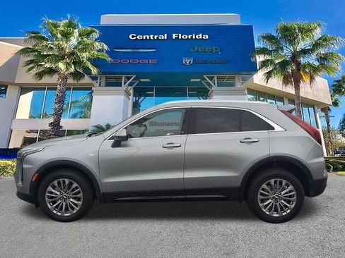 Used 2025 Cadillac XT4 Premium Luxury FWD image 8