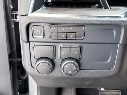 New 2025 Chevrolet Suburban LS image 13