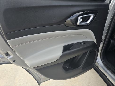 Used 2022 Jeep Compass Limited image 13