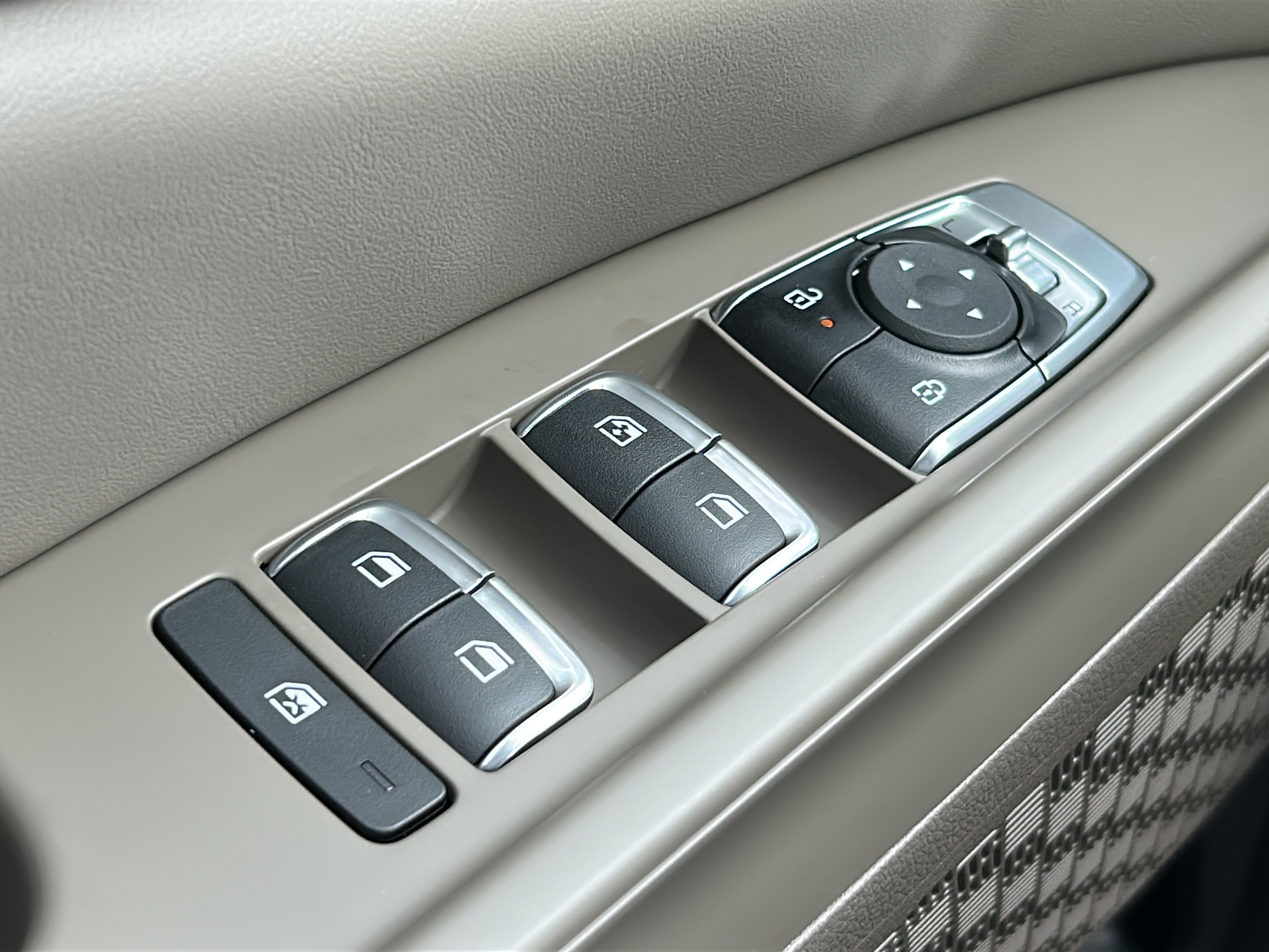 New 2027 Kia Carnival FWD image 25