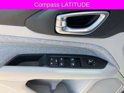 Used 2022 Jeep Compass Latitude image 23