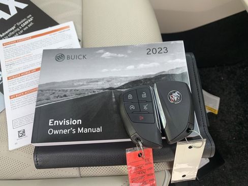 Used 2023 Buick Envision Avenir image 9