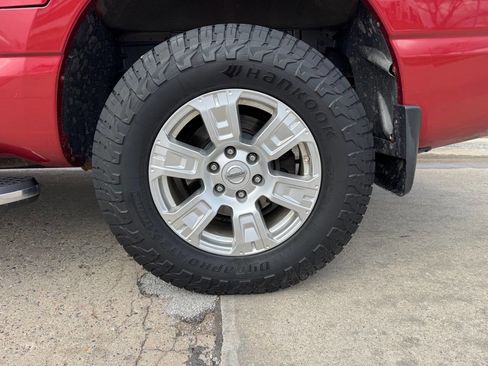 Used 2017 Nissan Titan SV image 8