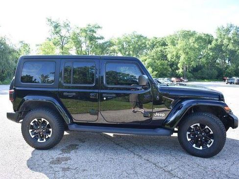 Used 2023 Jeep Wrangler Unlimited Sahara AWD/4WD image 9