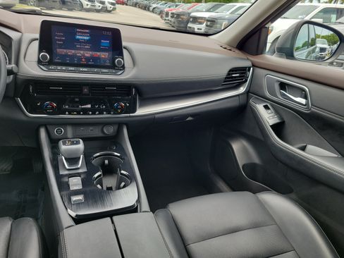 Used 2021 Nissan Rogue SV w/ Premium Package FWD image 18
