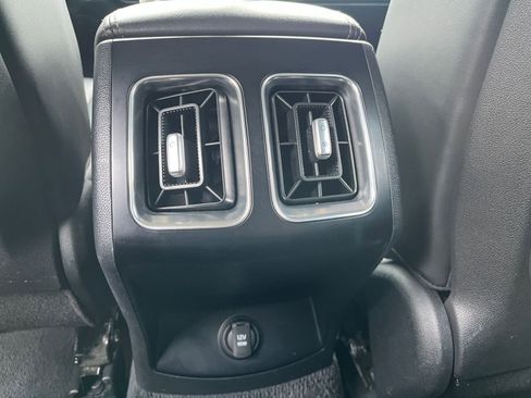 Used 2024 Kia Sorento S image 24