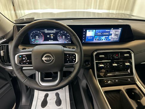 Certified 2025 Nissan Armada SV AWD/4WD image 3
