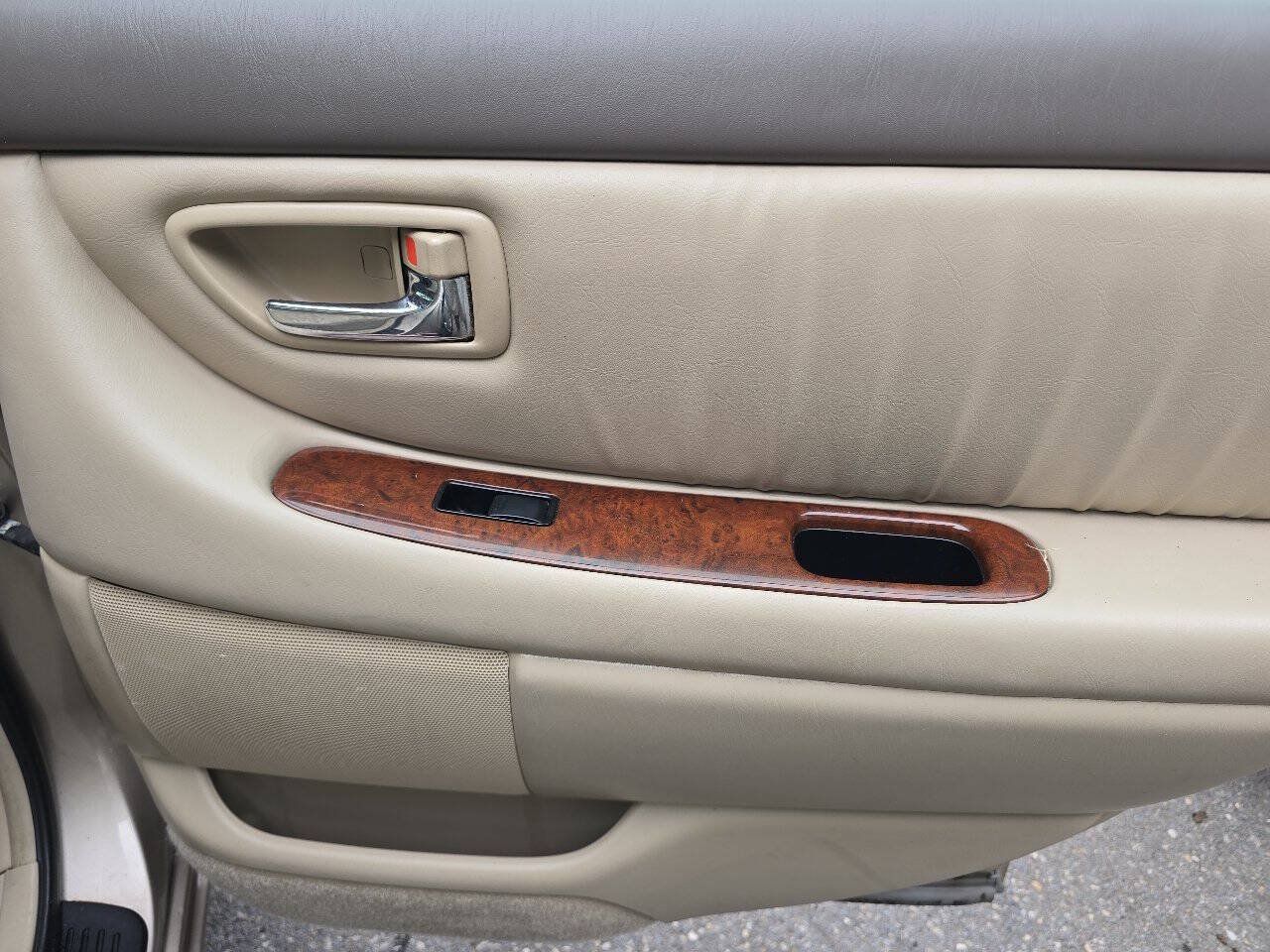 Used 2004 Toyota Avalon XLS FWD image 4