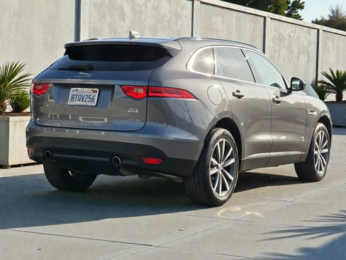 Used 2017 Jaguar F-PACE Prestige image 7