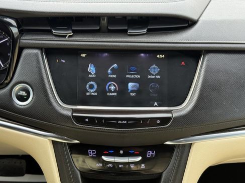 Used 2017 Cadillac XT5 Base 4dr SUV image 28