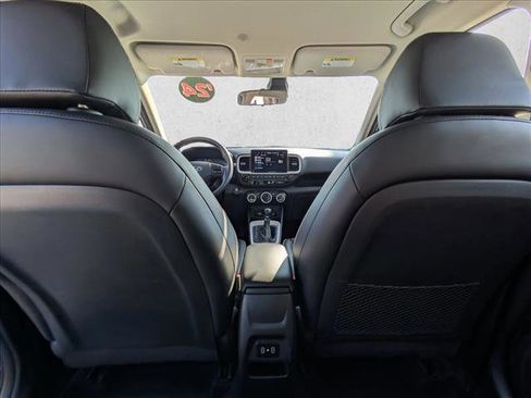 Used 2024 Hyundai Venue Limited image 21
