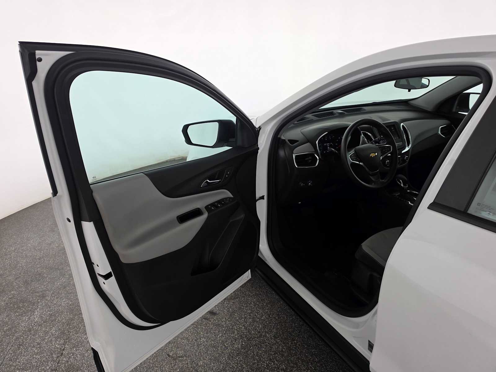Used 2023 Chevrolet Equinox LS FWD image 19