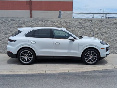 Certified 2026 Porsche Cayenne E-Hybrid AWD/4WD image 8