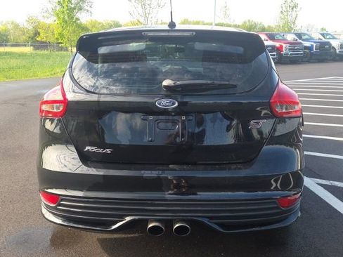 Used 2017 Ford Focus ST w/ Equipment Group 402A FWD image 9
