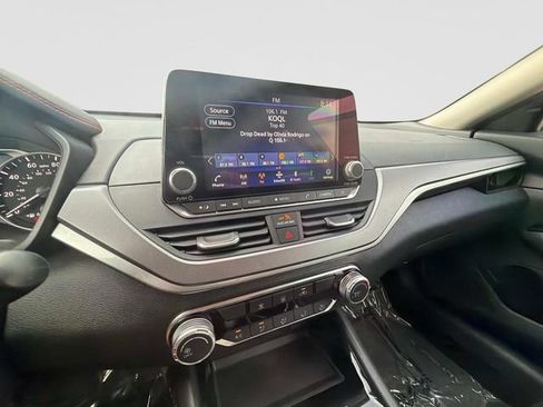 Used 2024 Nissan Altima 2.5 SR FWD image 23