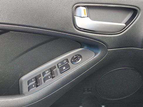 Used 2018 Kia Forte LX image 12