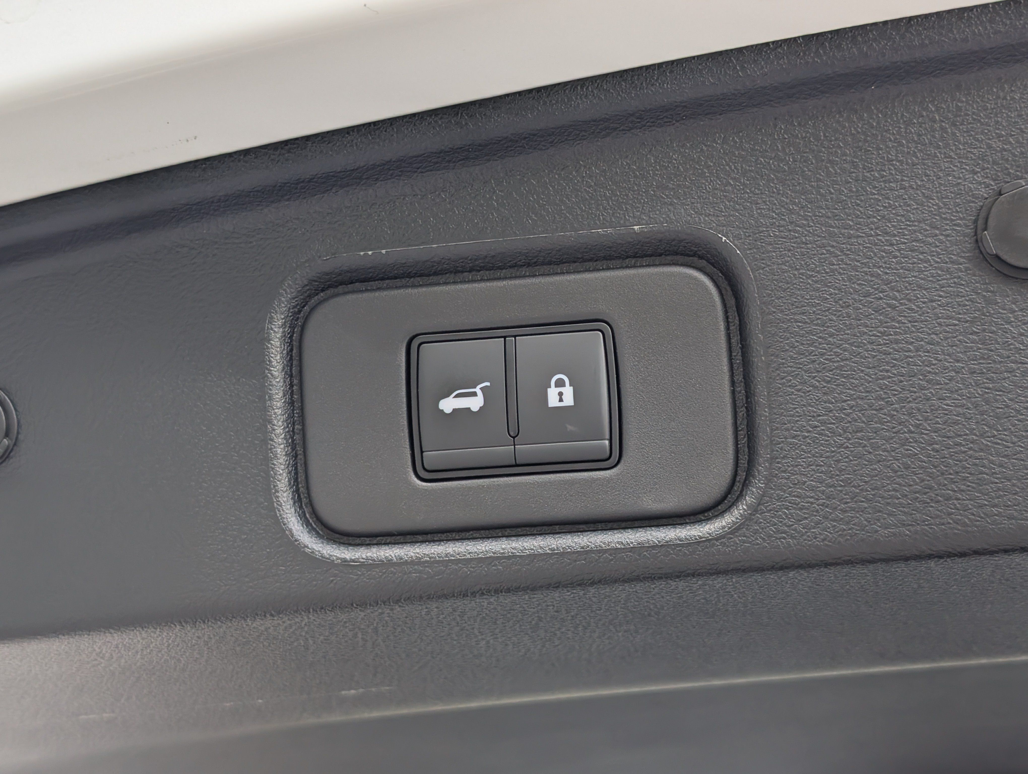 Used 2025 Nissan Pathfinder SV FWD image 20