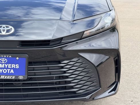 Used 2026 Toyota Camry LE FWD image 4