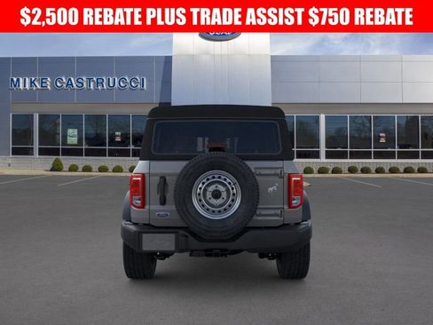 New 2025 Ford Bronco 4-Door image 5
