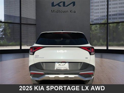Certified 2025 Kia Sportage LX image 4