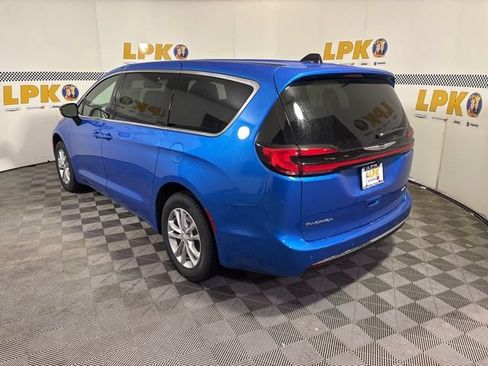 New 2026 Chrysler Pacifica Select AWD/4WD image 7