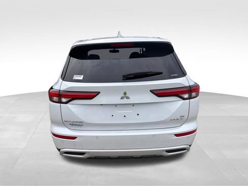 Used 2025 Mitsubishi Outlander SE AWD/4WD image 4
