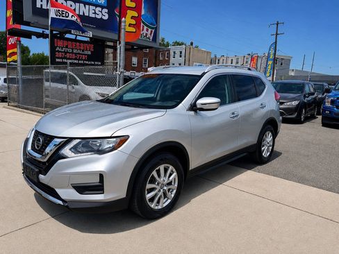 Used 2019 Nissan Rogue SV FWD image 2